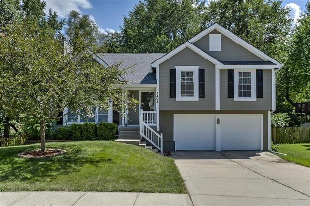 Property Photo:  1408 NE Burgandy Lane  MO 64086 