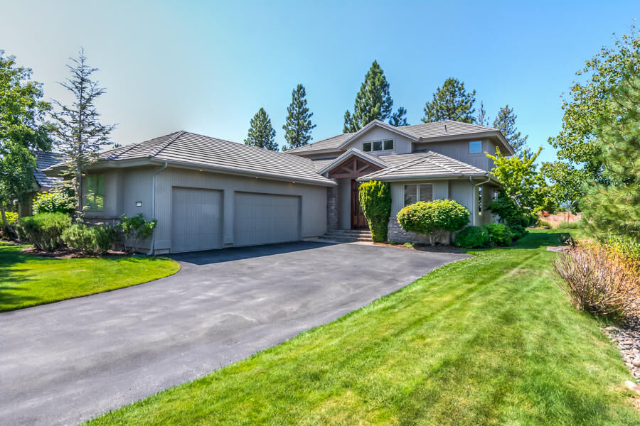 Property Photo: 61807 Fall Creek Loop OR 97702