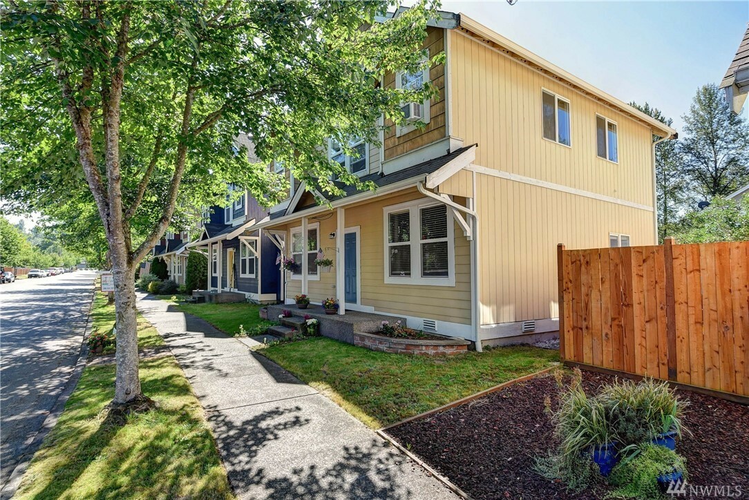 Property Photo:  216 Willow Ave  WA 98294 