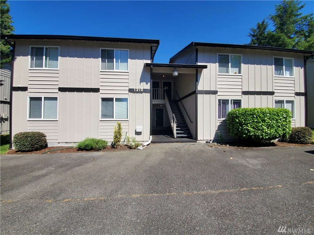 Property Photo:  1212 E St SE  WA 98503 