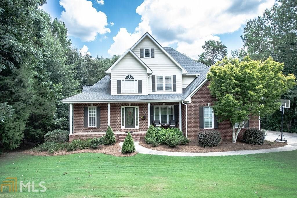 Property Photo: 1606 Woodridge Bnd GA 30252