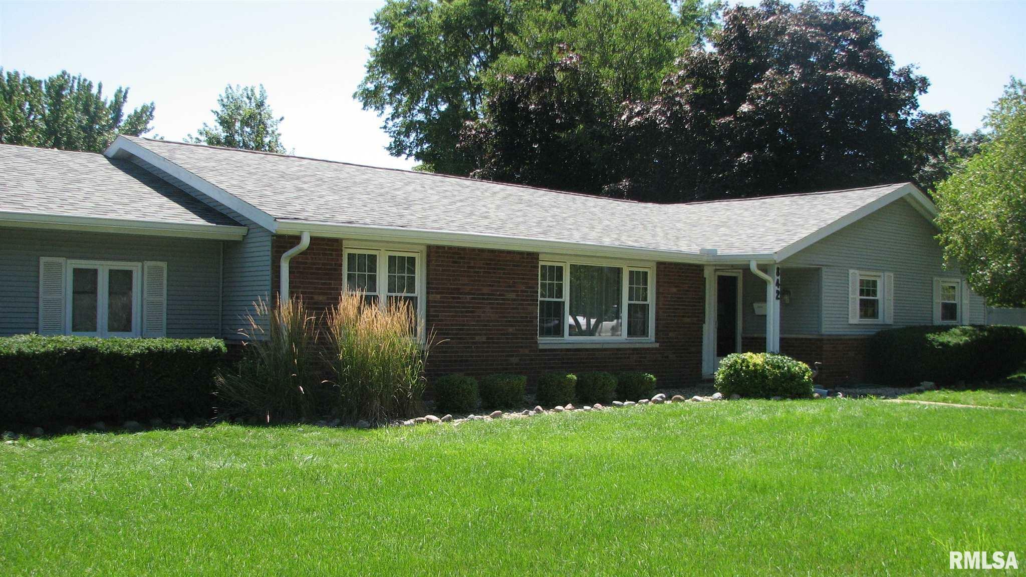 Property Photo:  842 E Jefferson  IL 61550 