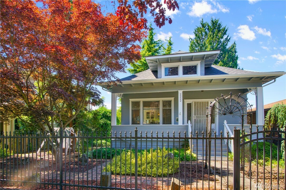 Property Photo:  2222 Virginia Ave  WA 98201 