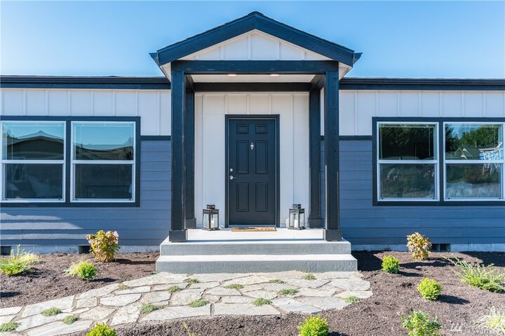 Property Photo: 1804 Azure Way WA 98229