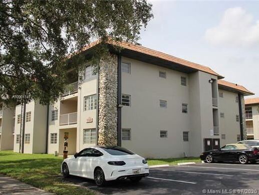 Property Photo: 13900 Lake Placid Ct A19 FL 33014