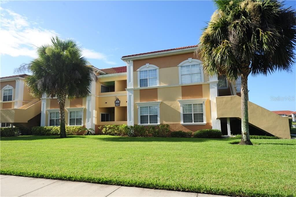 Property Photo:  2950 Viscaya Place 204  FL 34237 