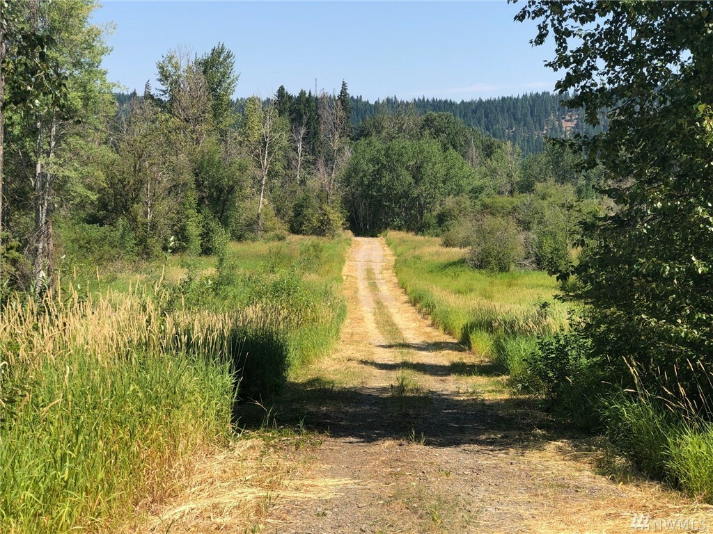 Property Photo:  1450 Nelson Siding Rd  WA 98922 