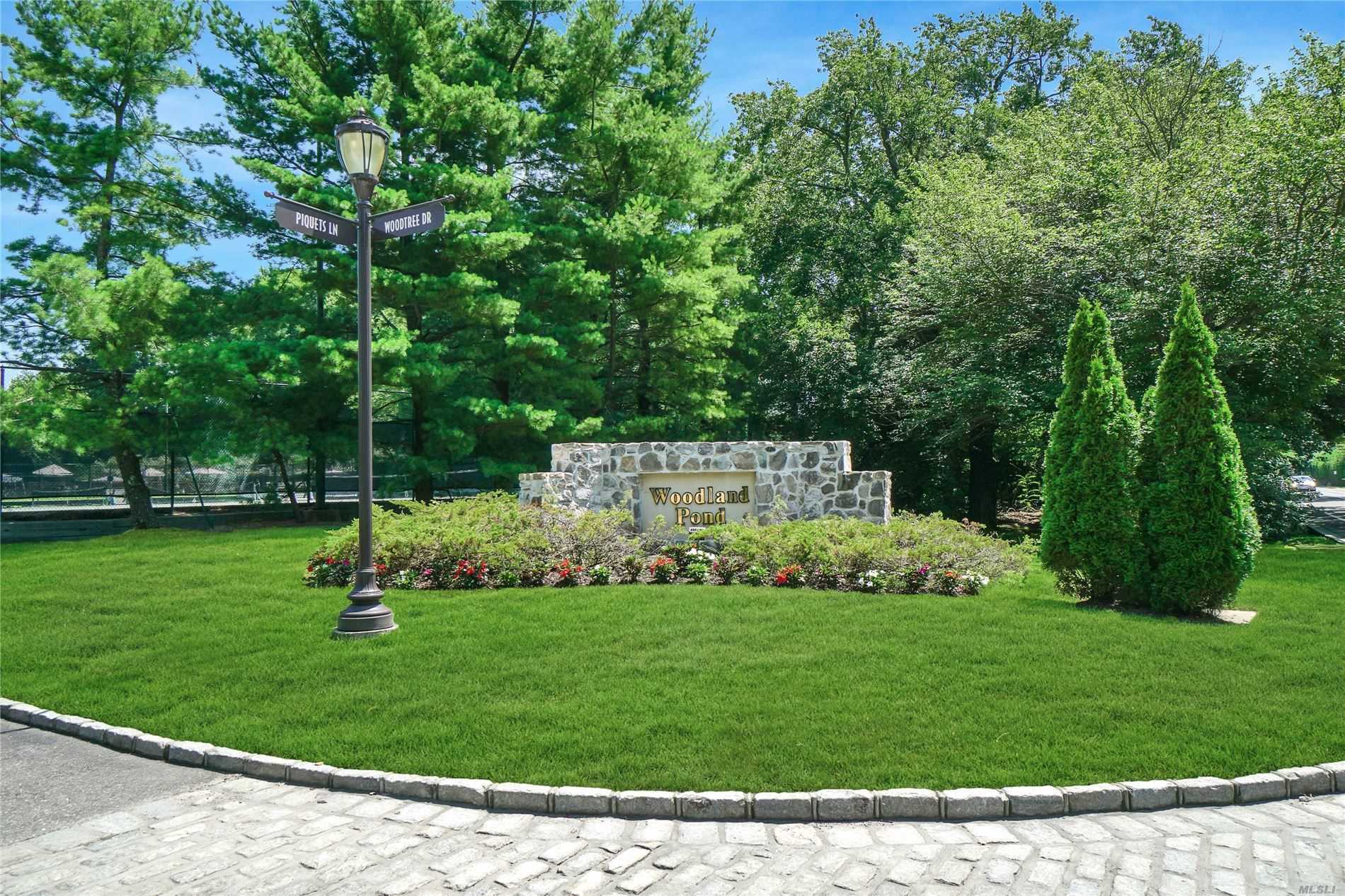 Property Photo:  1 Club House Court  NY 11797 