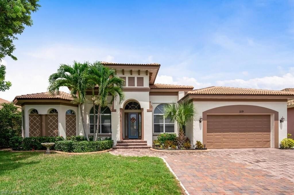 Property Photo: 219 Bald Eagle Dr FL 34145