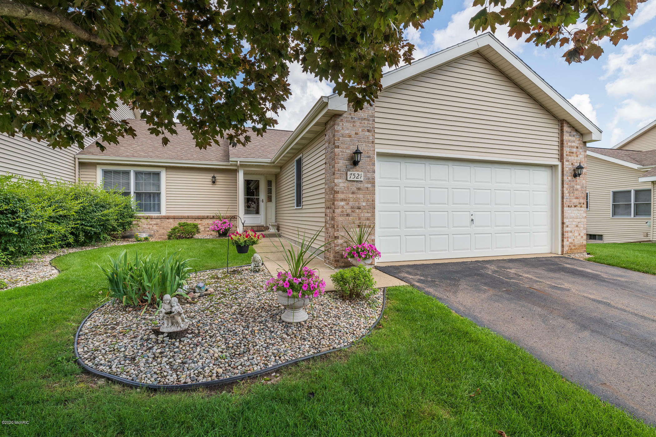 Property Photo:  7521 Woodbridge Lane  MI 49024 