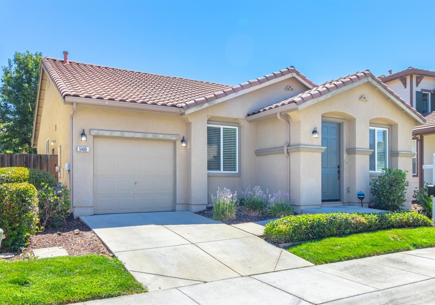 Property Photo: 5400 Shennecock Way CA 95835