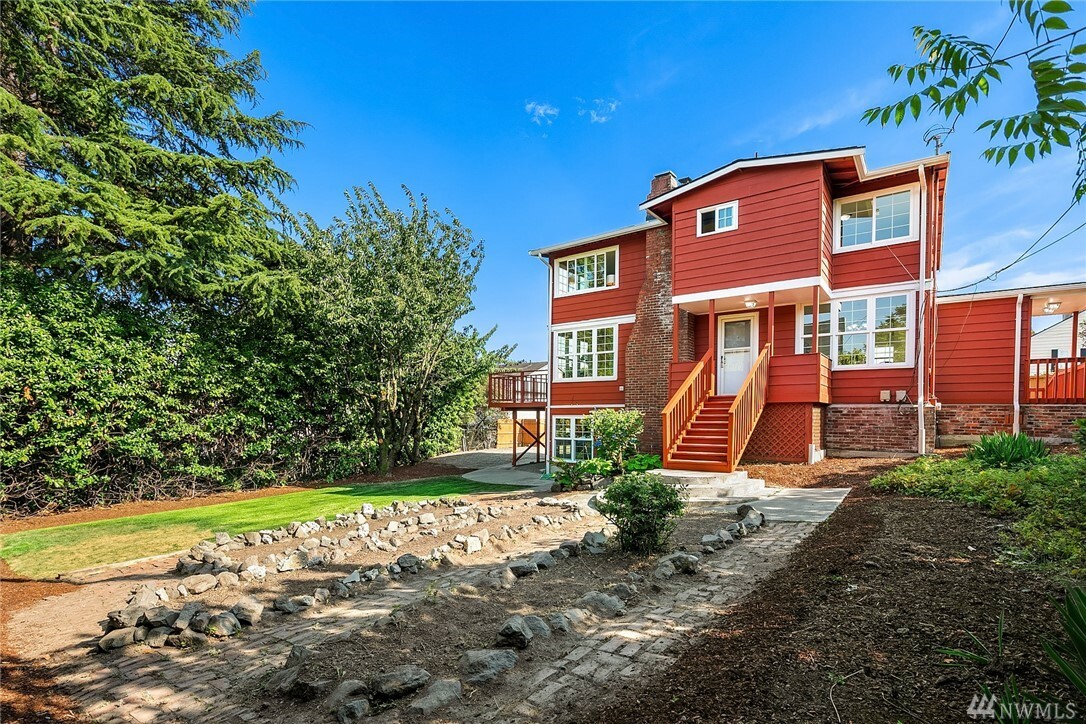 Property Photo:  11422 Des Moines Memorial Dr S  WA 98168 