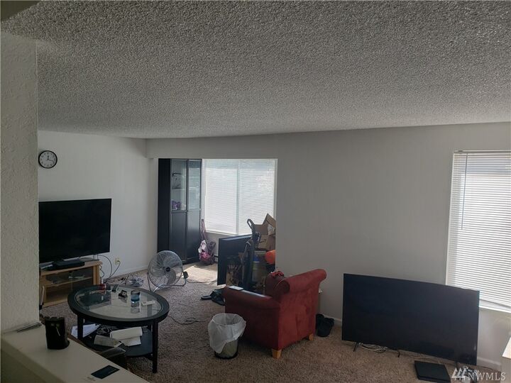 Property Photo:  18100  15th Avenue NE D121  WA 98155 