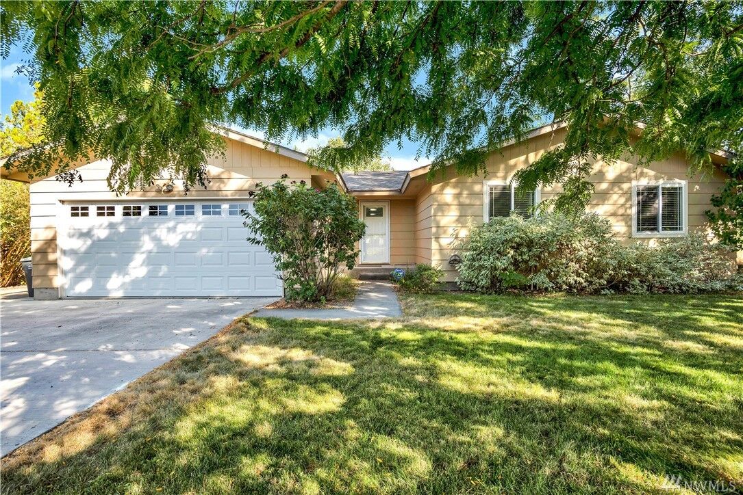 Property Photo:  4333 W William Avenue  WA 98837 