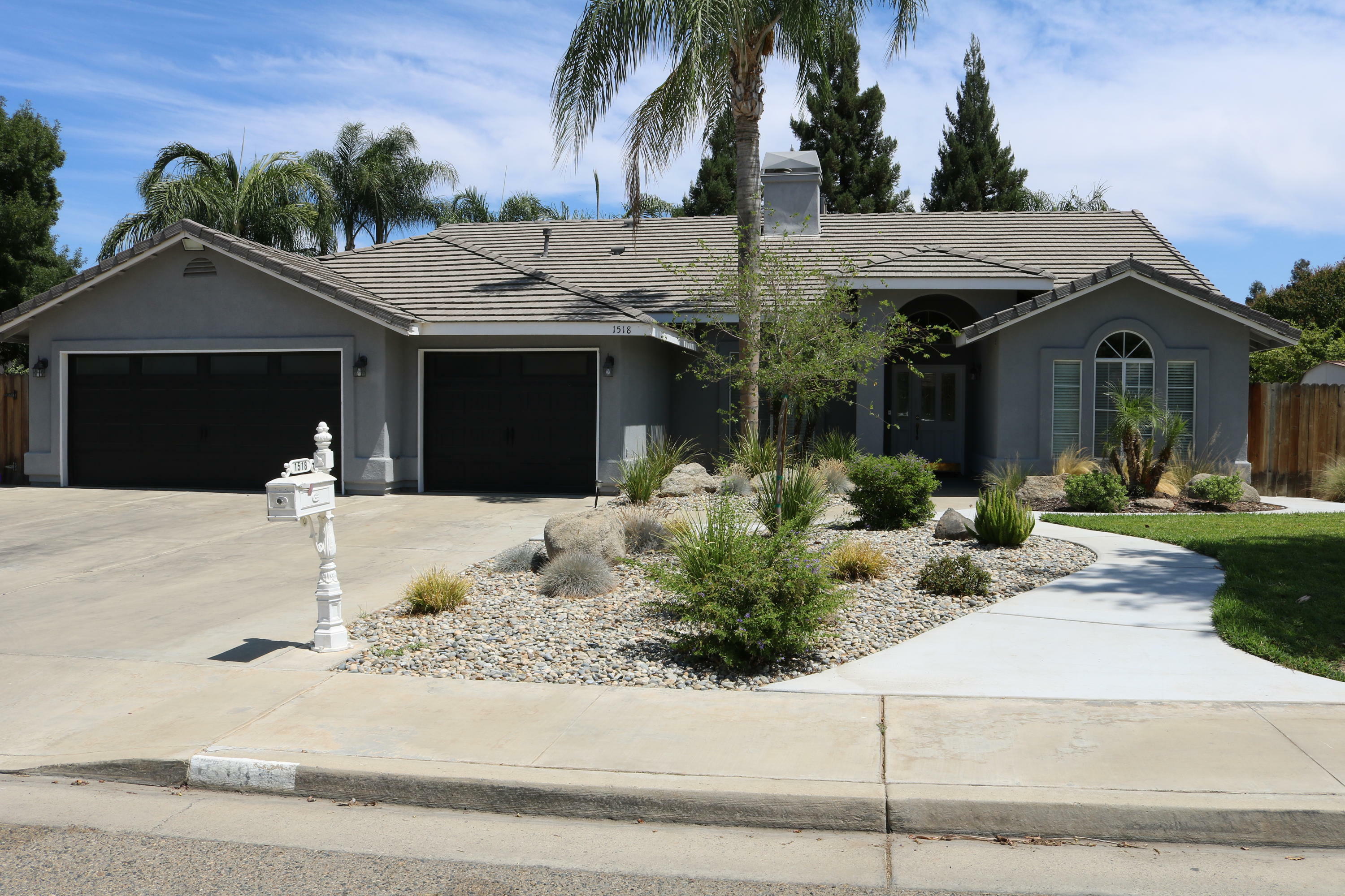 Property Photo:  1518 Chelsea Way  CA 93257 