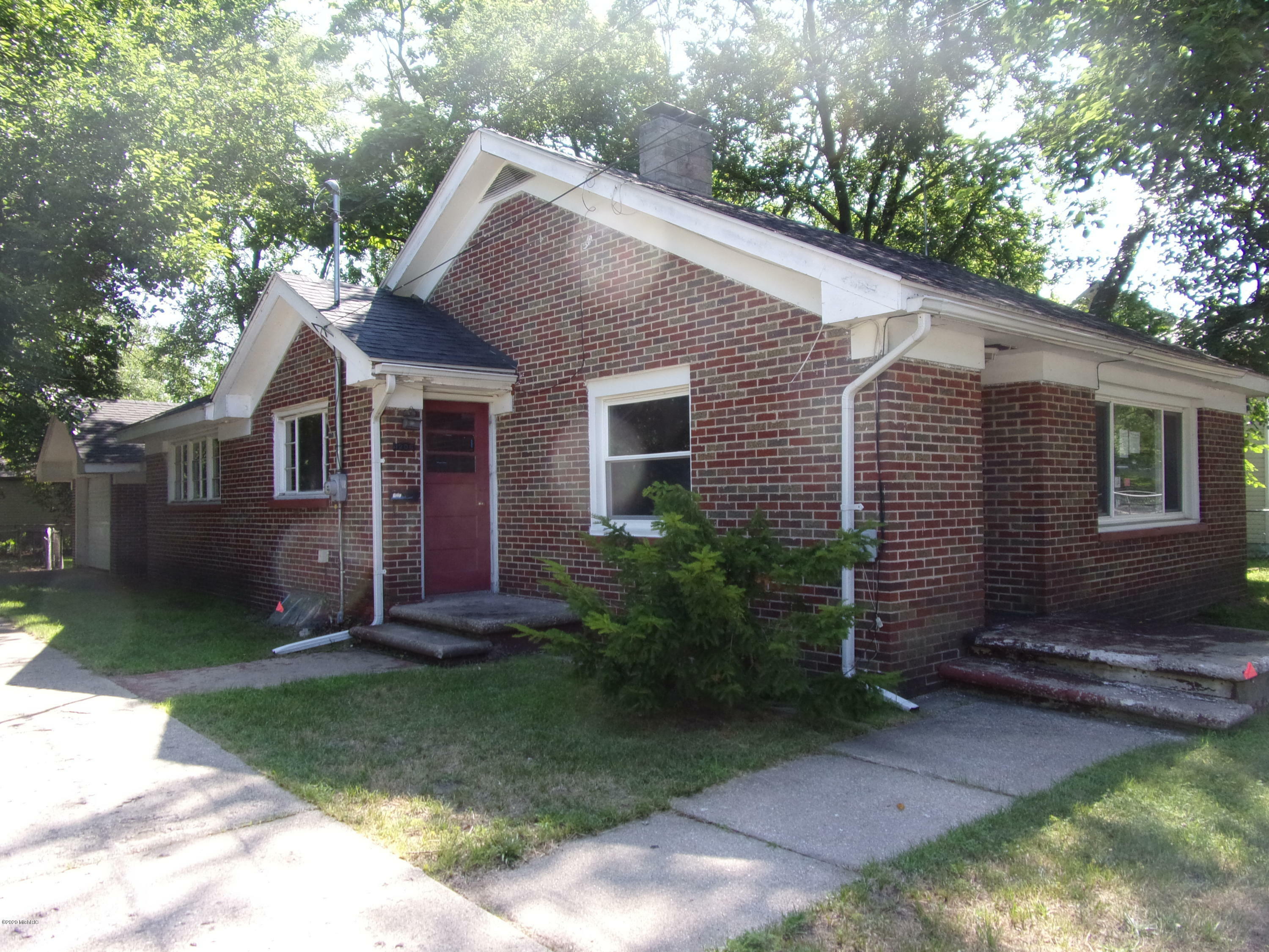 Property Photo:  1206 Spring Street  MI 49442 