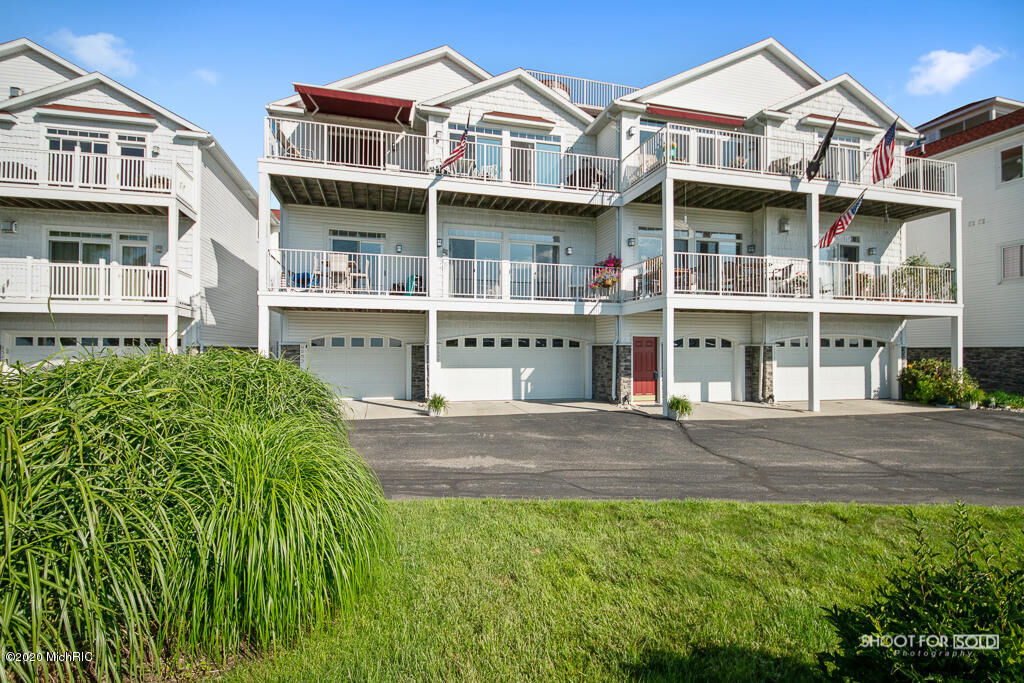Property Photo: 8533 Ellenwood Estates Drive MI 49437