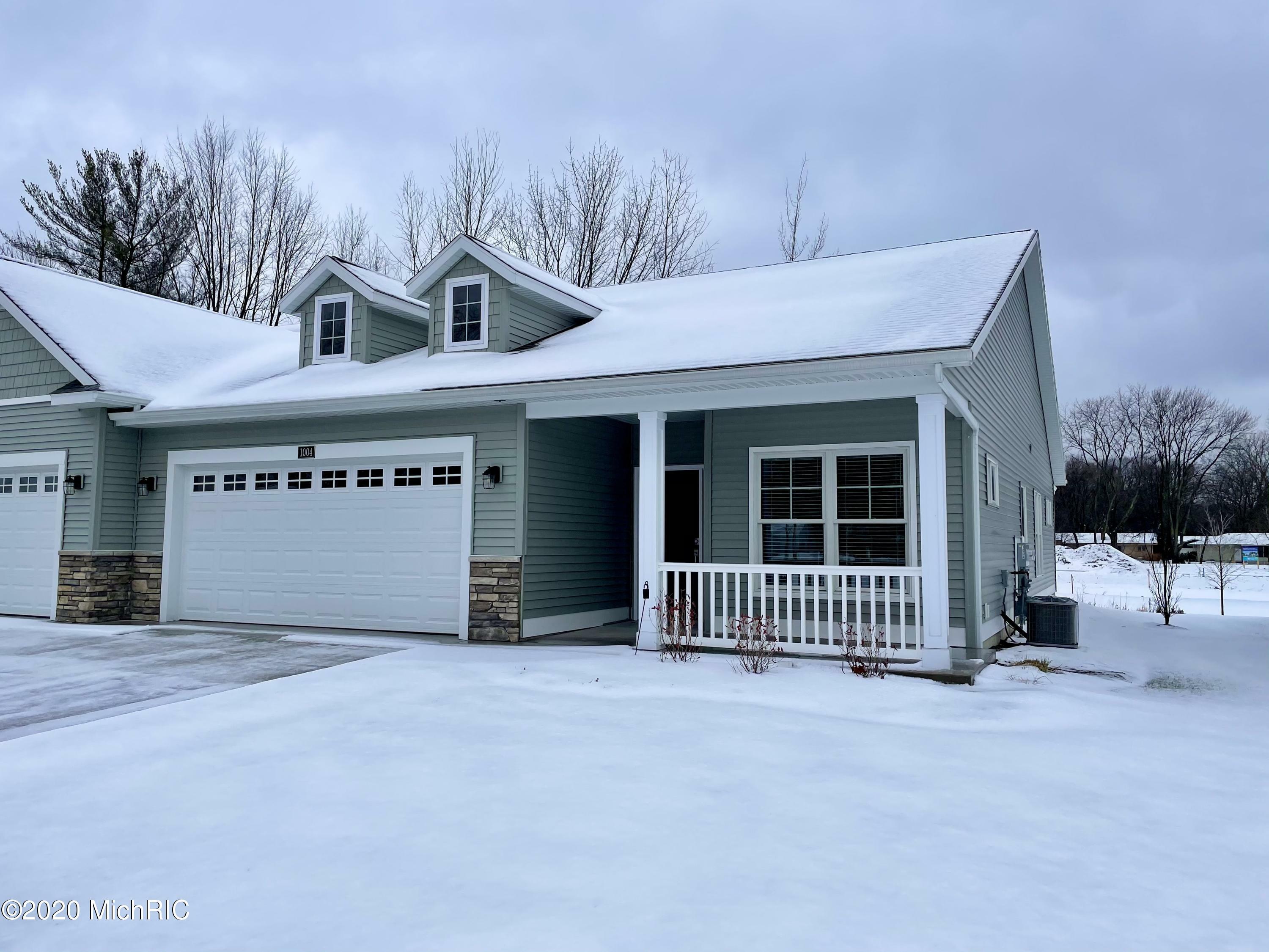 Property Photo: 1004 Maplewood Court MI 49423