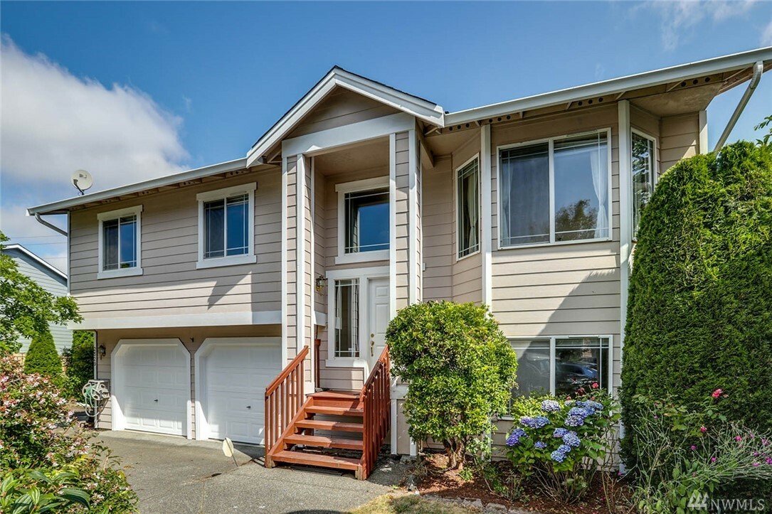 Property Photo:  2529 132nd Place SE  WA 98012 