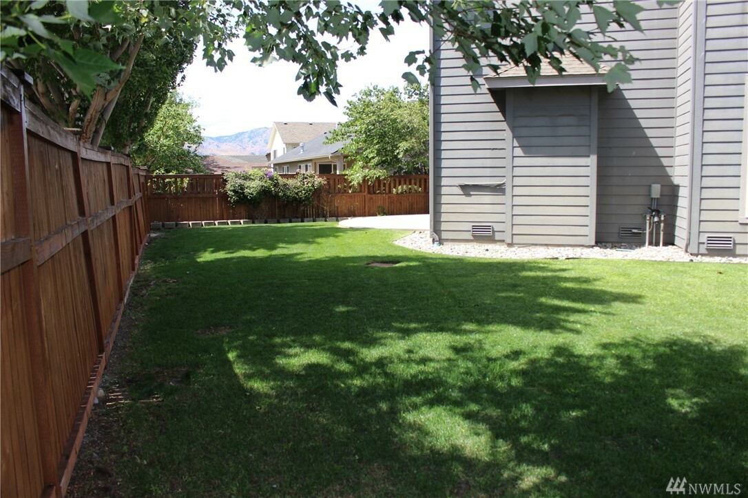 Property Photo:  1465 Copper Lp  WA 98802 