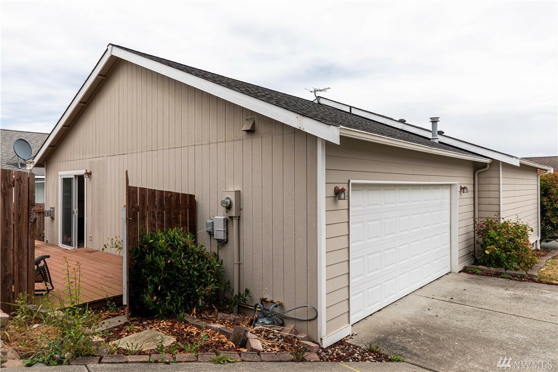 Property Photo:  1043 NE Cordero Place  WA 98277 