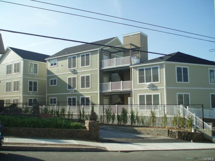 266 S Lexington 8  White Plains NY 10606 photo