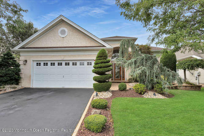 Property Photo:  30 Crenshaw Court  NJ 08831 