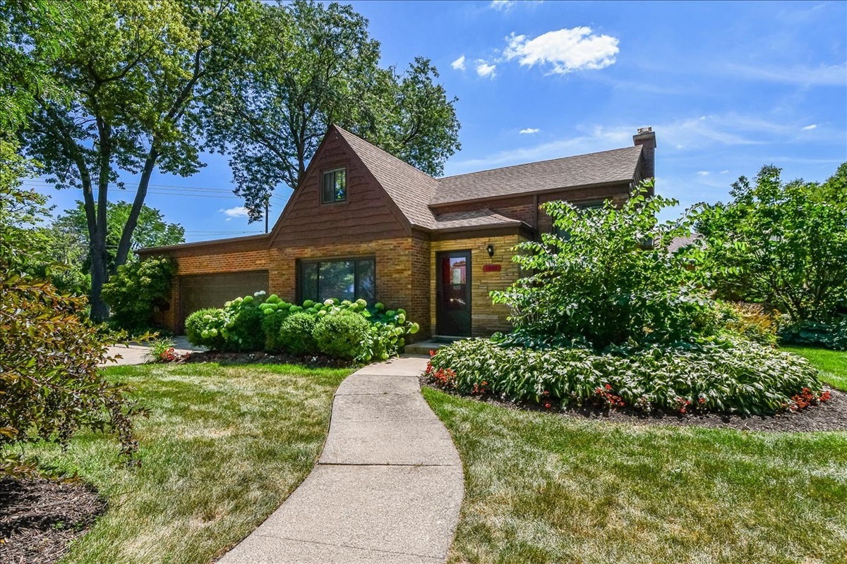 Property Photo: 1001 South Waiola Avenue IL 60525