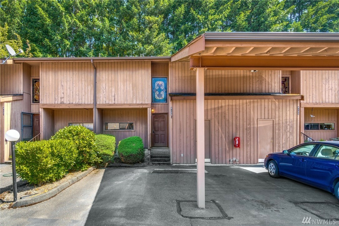 Property Photo: 4135 145th Ave NE E4 WA 98007