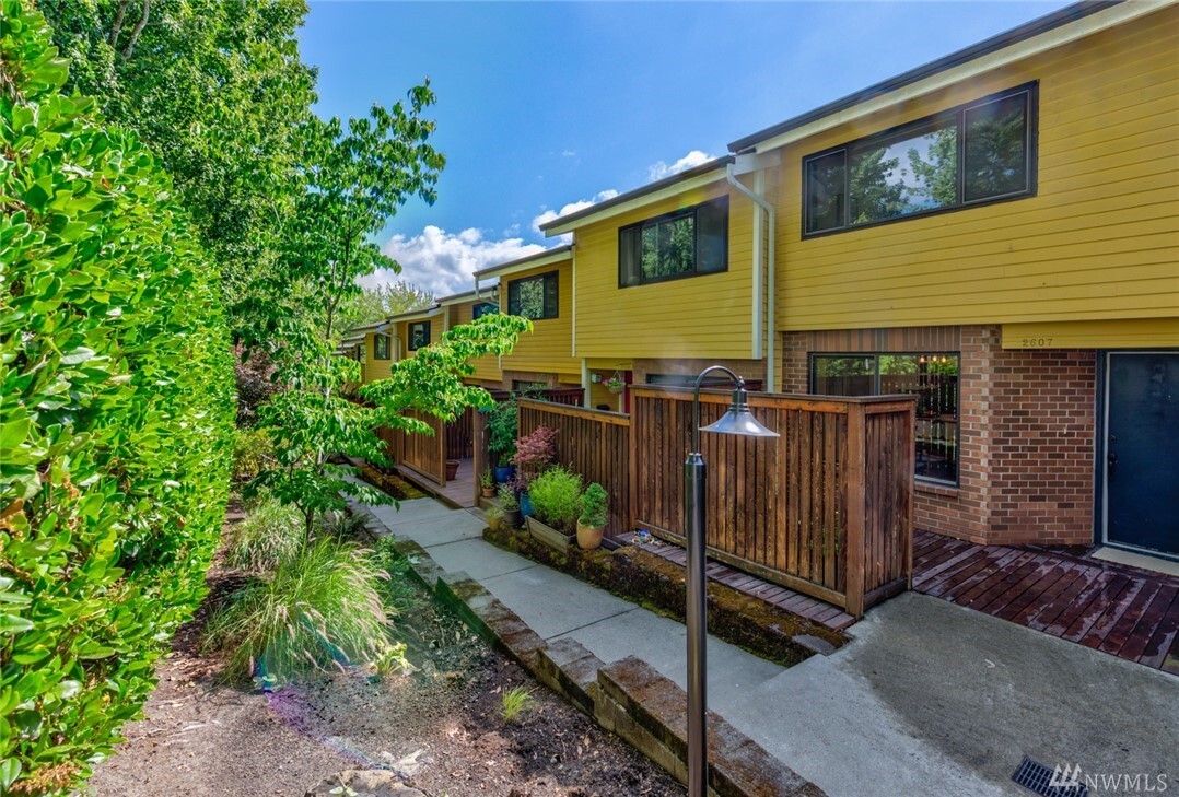 Property Photo:  2607 E Madison Street  WA 98112 