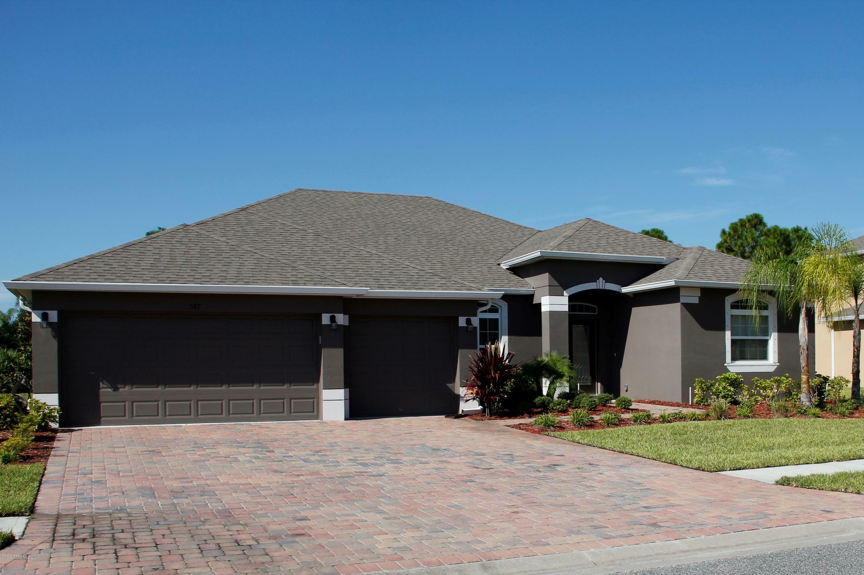 Property Photo:  587 Easton Forest Circle SE  FL 32909 