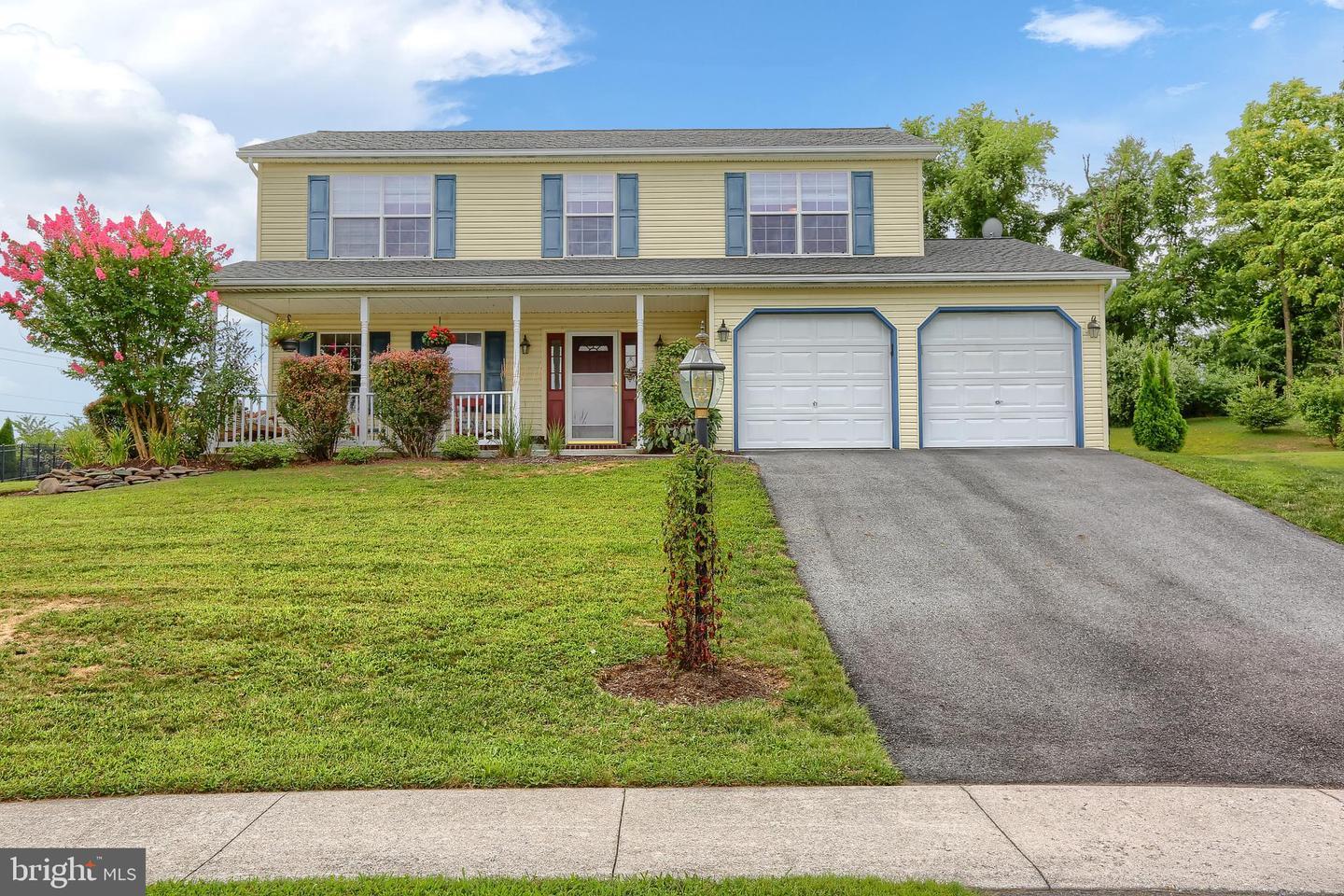 Property Photo: 178 Martel Circle PA 17019