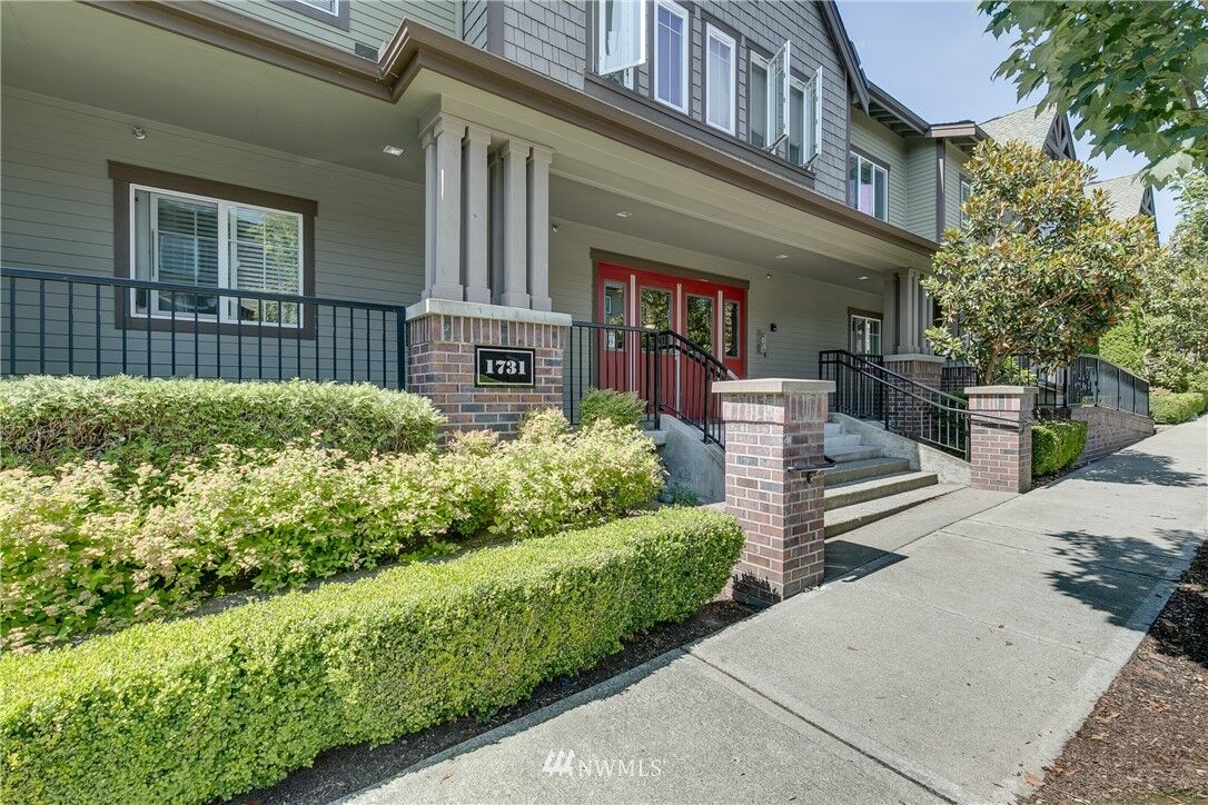 Property Photo: 1731 10th Avenue B 201 WA 98029