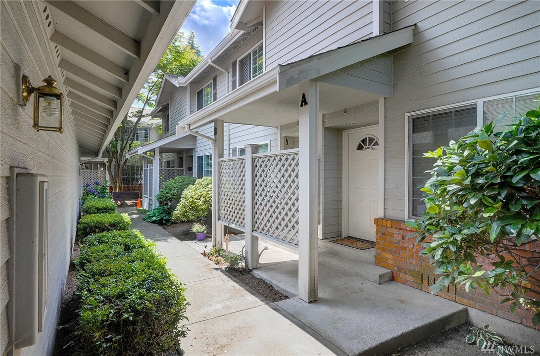 Property Photo: 19616 80th Avenue W A WA 98026