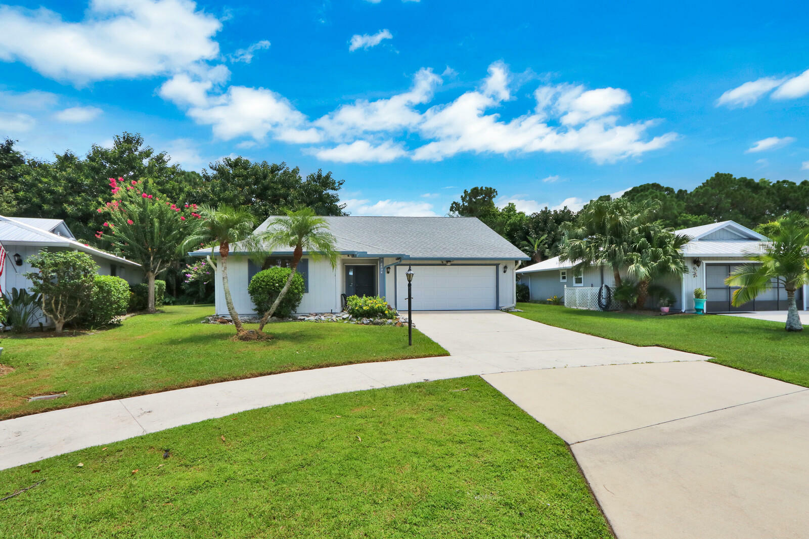 Property Photo:  6894 SE Raintree Avenue  FL 34997 