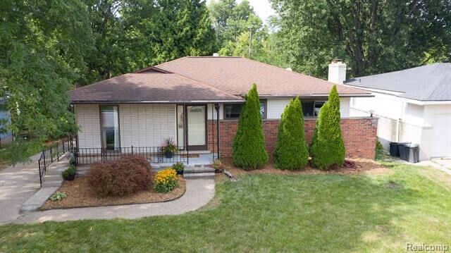 Property Photo: 2333 Hempstead Road MI 48326