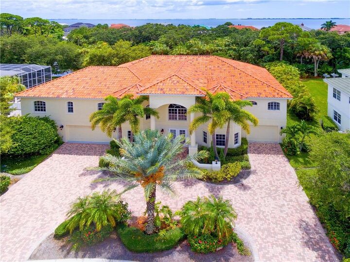 Property Photo: 4806 63rd Drive W FL 34210