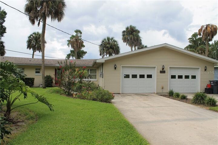 Property Photo: 5454 Lakeside Drive FL 33898