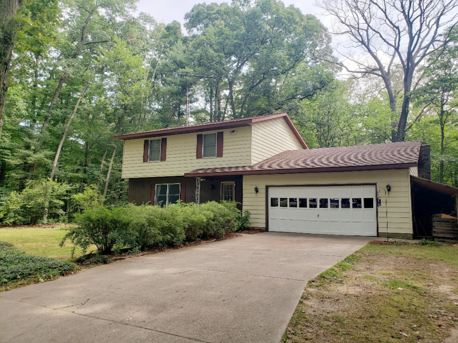 Property Photo: 8756 Westwood Lane MI 49437