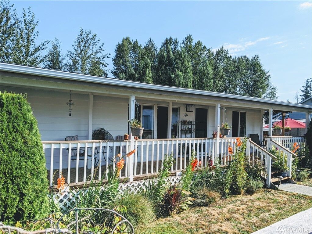 Property Photo:  1617  80th Street E  WA 98404