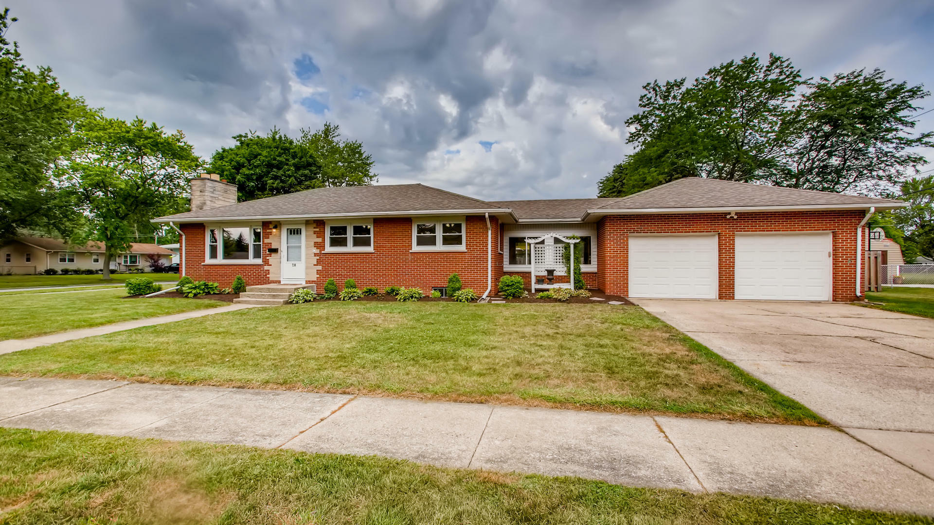 Property Photo: 730 North Evanslawn Avenue IL 60506