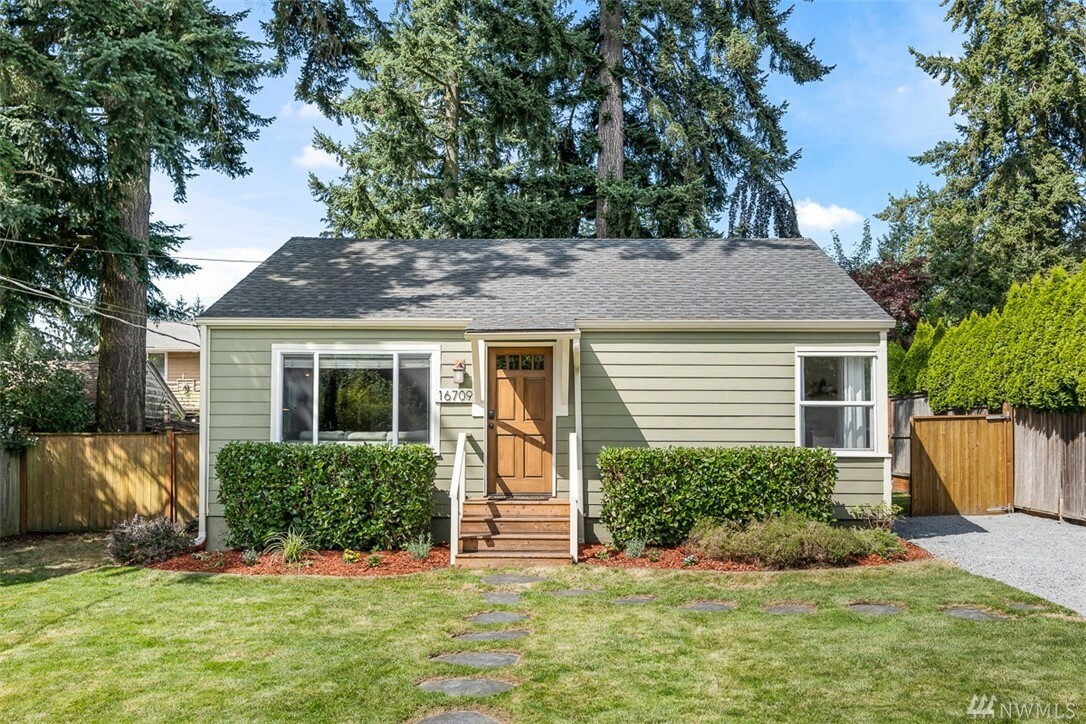 Property Photo:  16709 Linden Ave N  WA 98133 