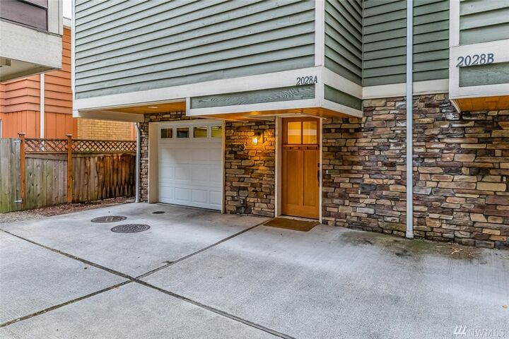 Property Photo: 2028 Eastlake A WA 98102