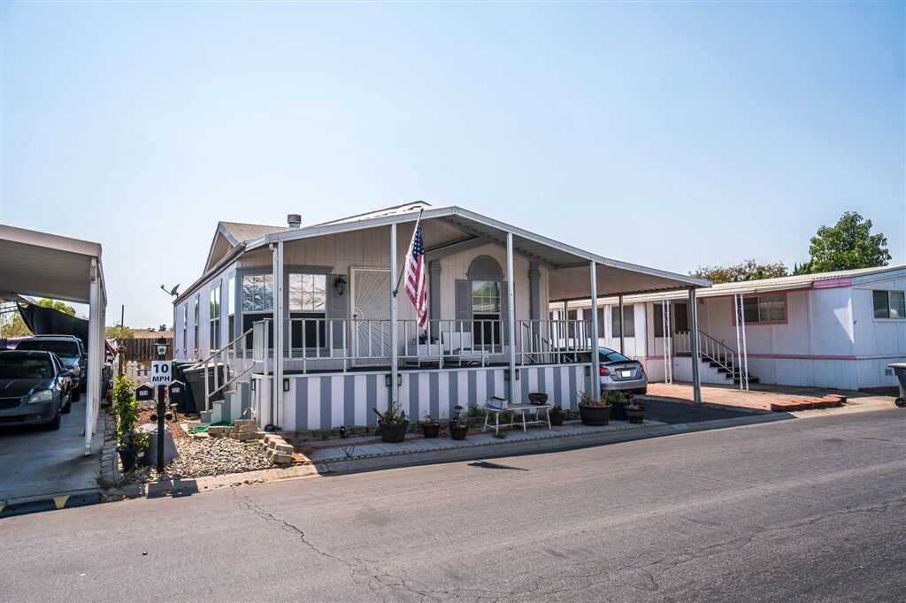 Property Photo:  2550 E Valley Parkway 123  CA 92027 