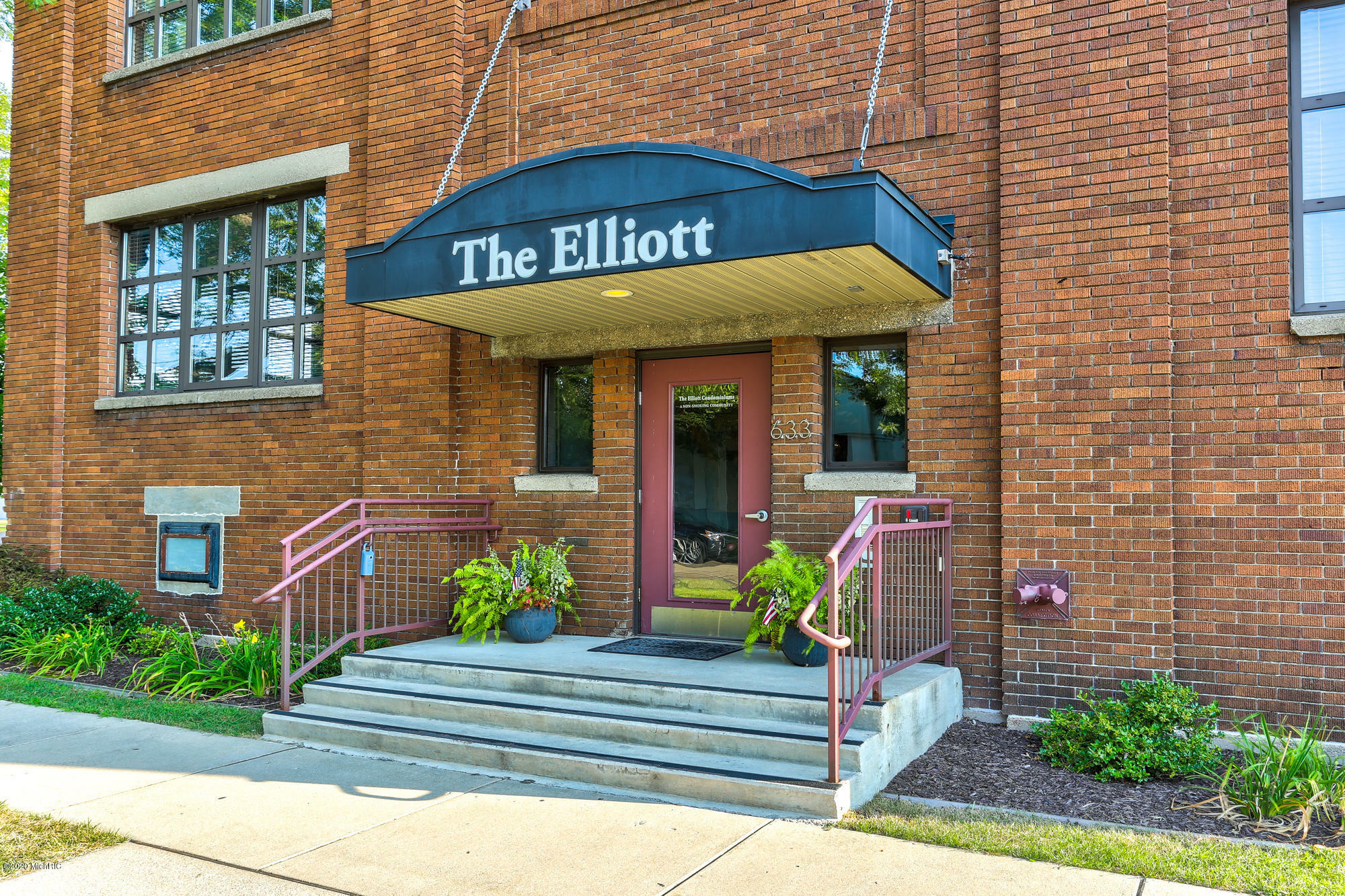 Property Photo:  633 Elliott Avenue  MI 49417 