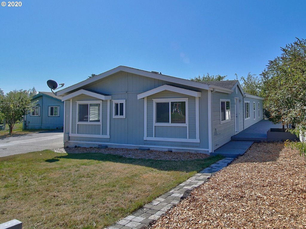 Property Photo:  625 SW 9th St 29  OR 97115 