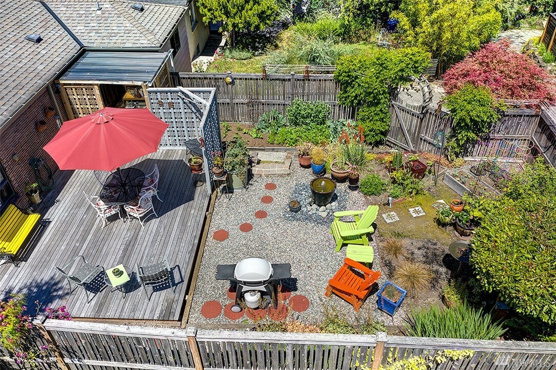 Property Photo:  3042 13th Ave W  WA 98119 