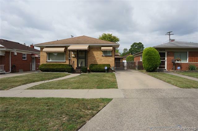 Property Photo:  6247 N Highland Street  MI 48127 