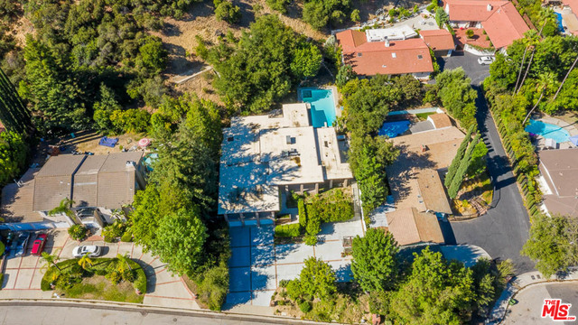Property Photo:  21334 Mulholland Dr  CA 91364 