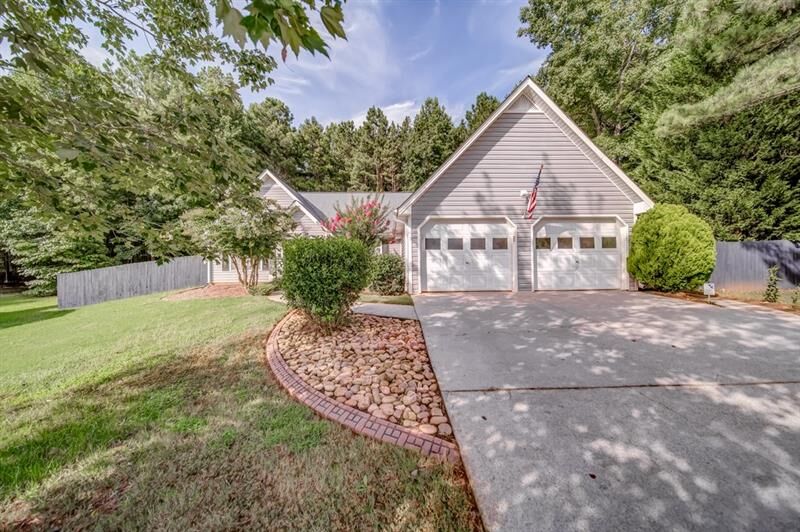 Property Photo: 162 Barrington Court GA 30141
